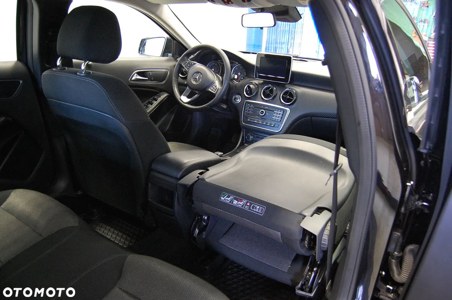 Mercedes-Benz GLA 180 (CDI) d 7G-DCT - 14