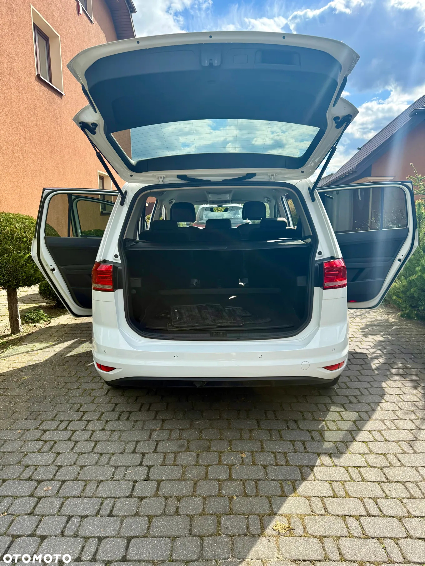 Volkswagen Touran - 8