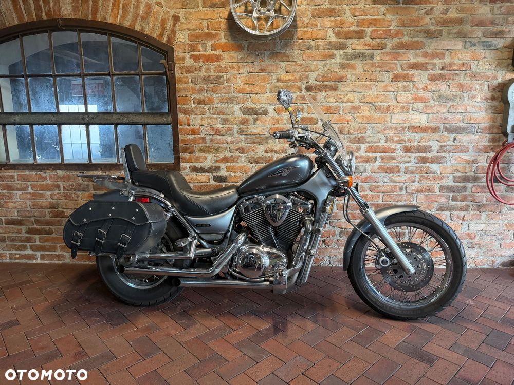 Suzuki Intruder - 1