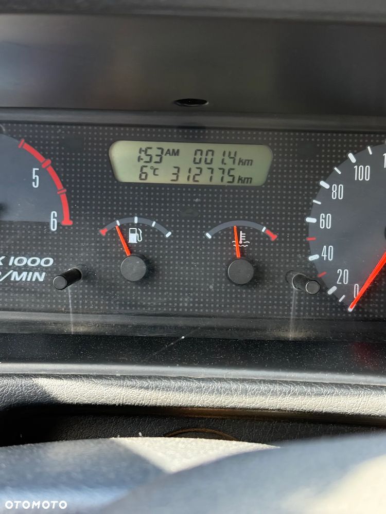 Nissan Terrano 2.7 TD S - 13