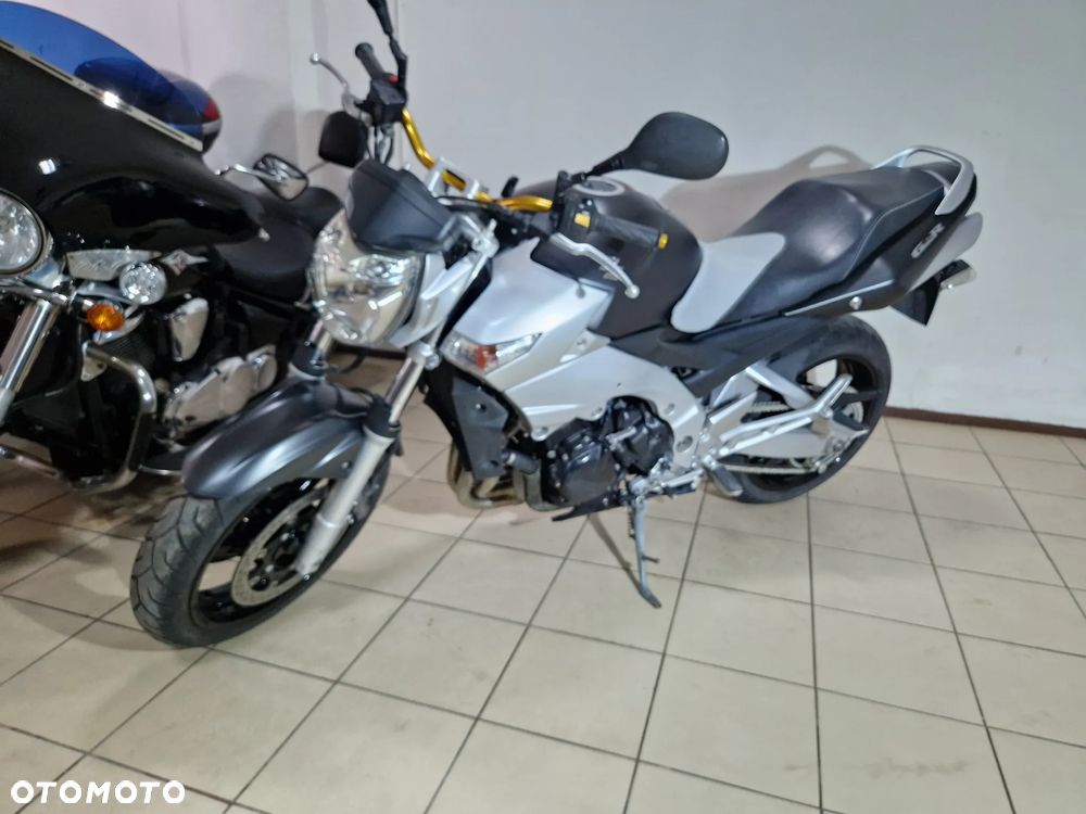 Suzuki GSR - 9
