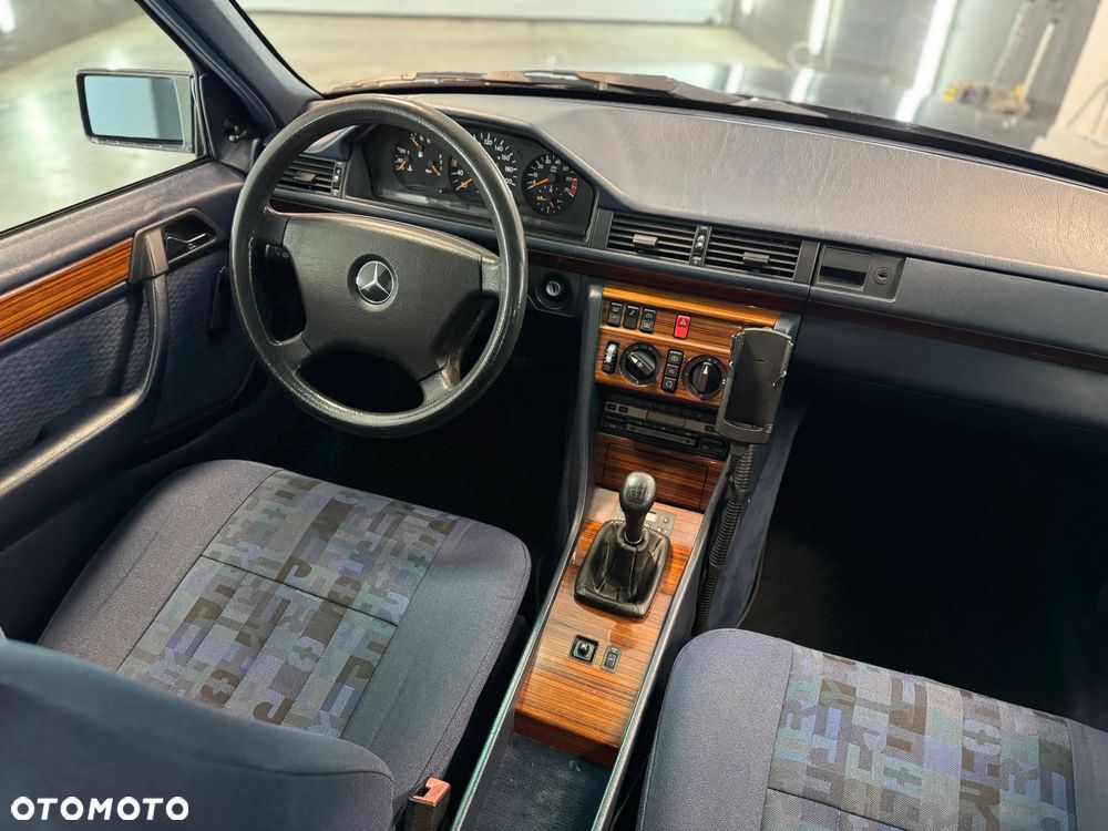 Mercedes-Benz W124 (1984-1993) - 24