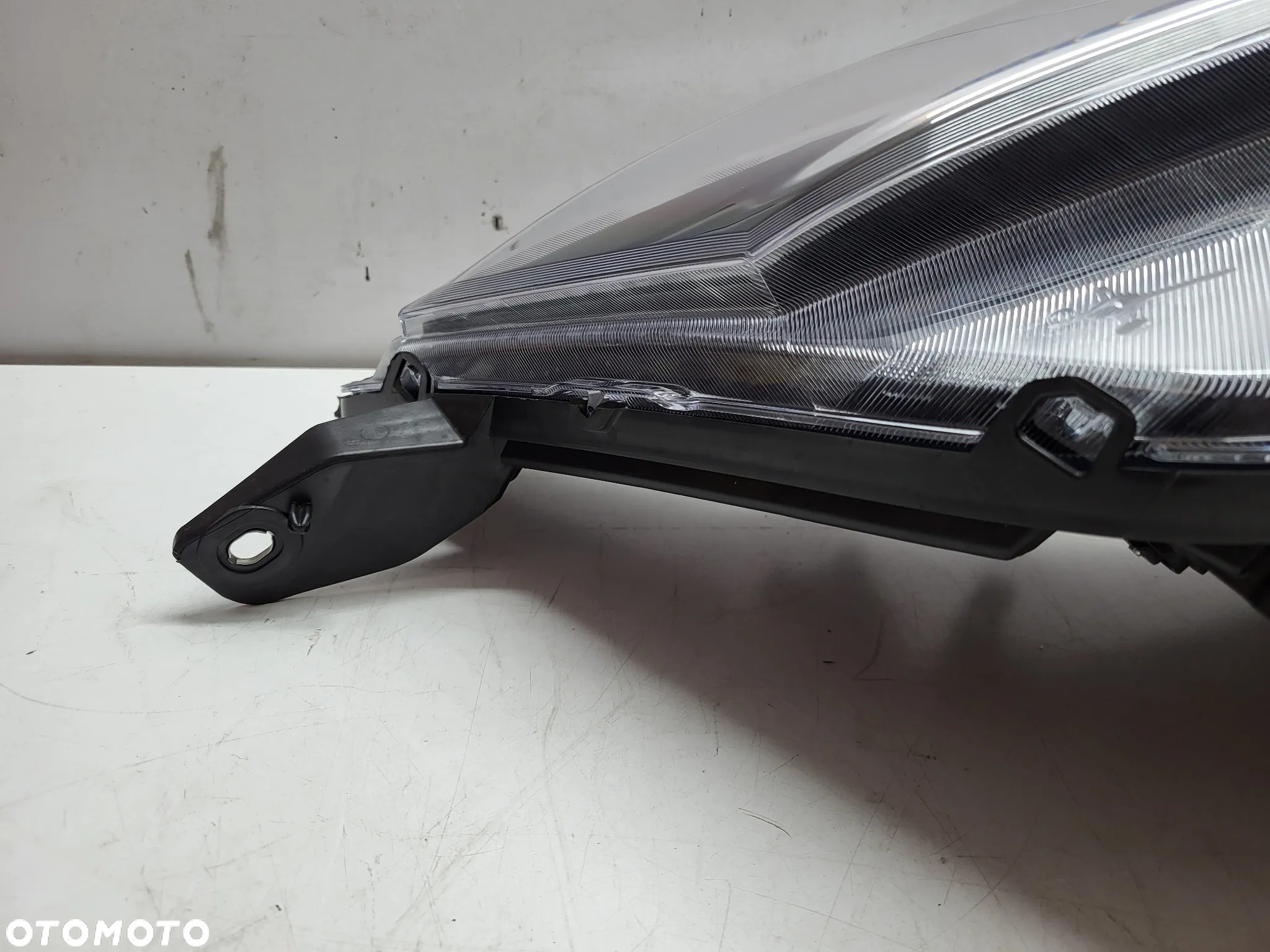 IVECO DAILY 19- LAMPA PRZEDNIA PRAWA REFLEKTOR PRZÓD 5802476873 - 6