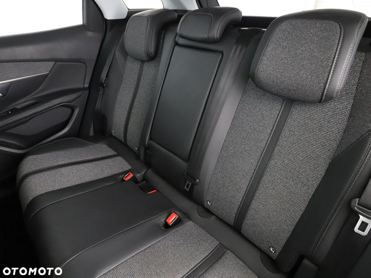 Peugeot 3008 1.2 PureTech Allure S&S EAT6 - 17