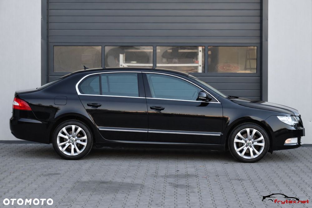 Skoda Superb 2011 photo 4