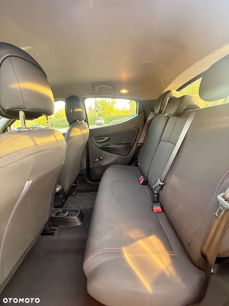 Lancia Ypsilon 1.2 8V Elefantino S&S - 11