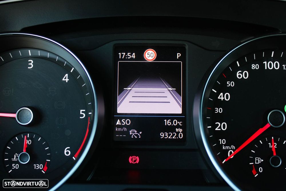 VW Passat Variant 2.0 TDi Business DSG - 31