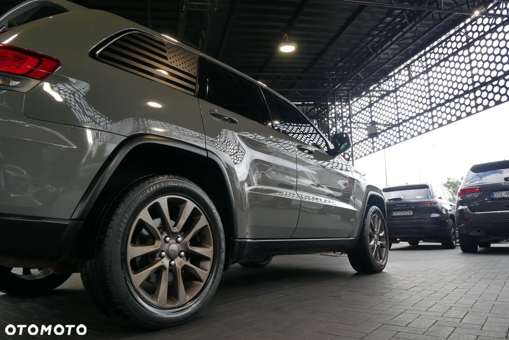 Jeep Grand Cherokee - 35