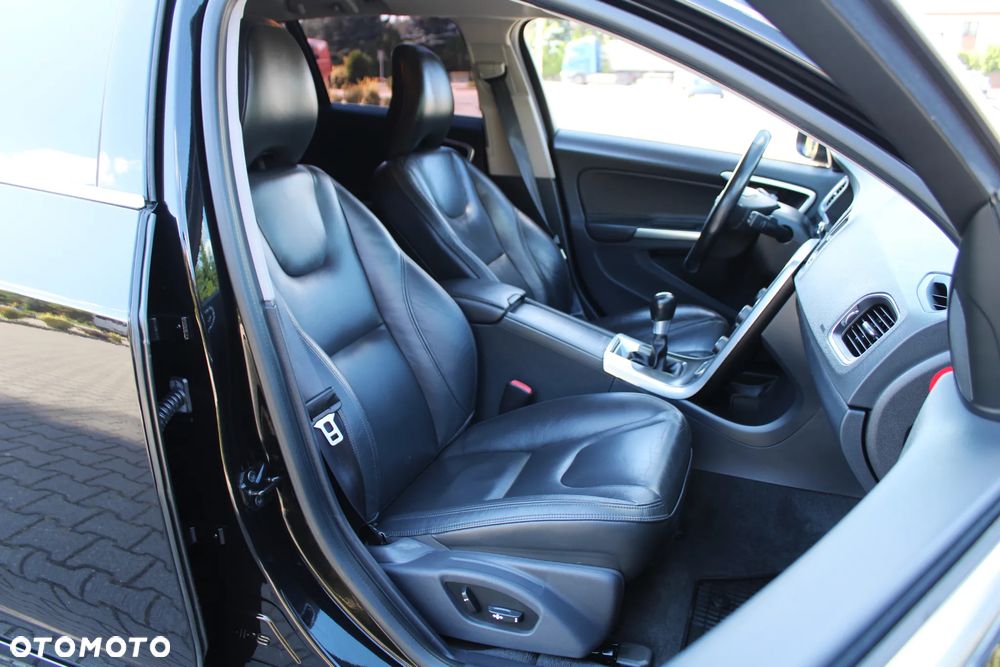 Volvo V60 D5 Summum - 29