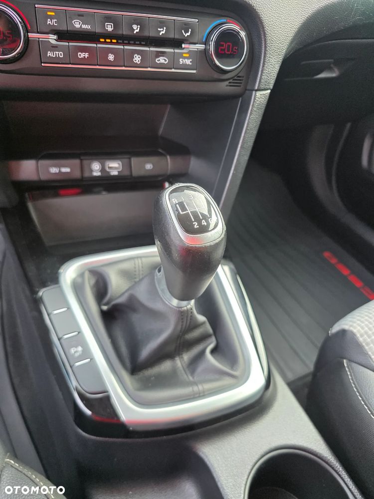 Kia Ceed 1.4 L - 24