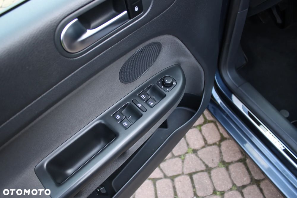 Volkswagen Golf 2.0 TDI DPF MATCH - 12