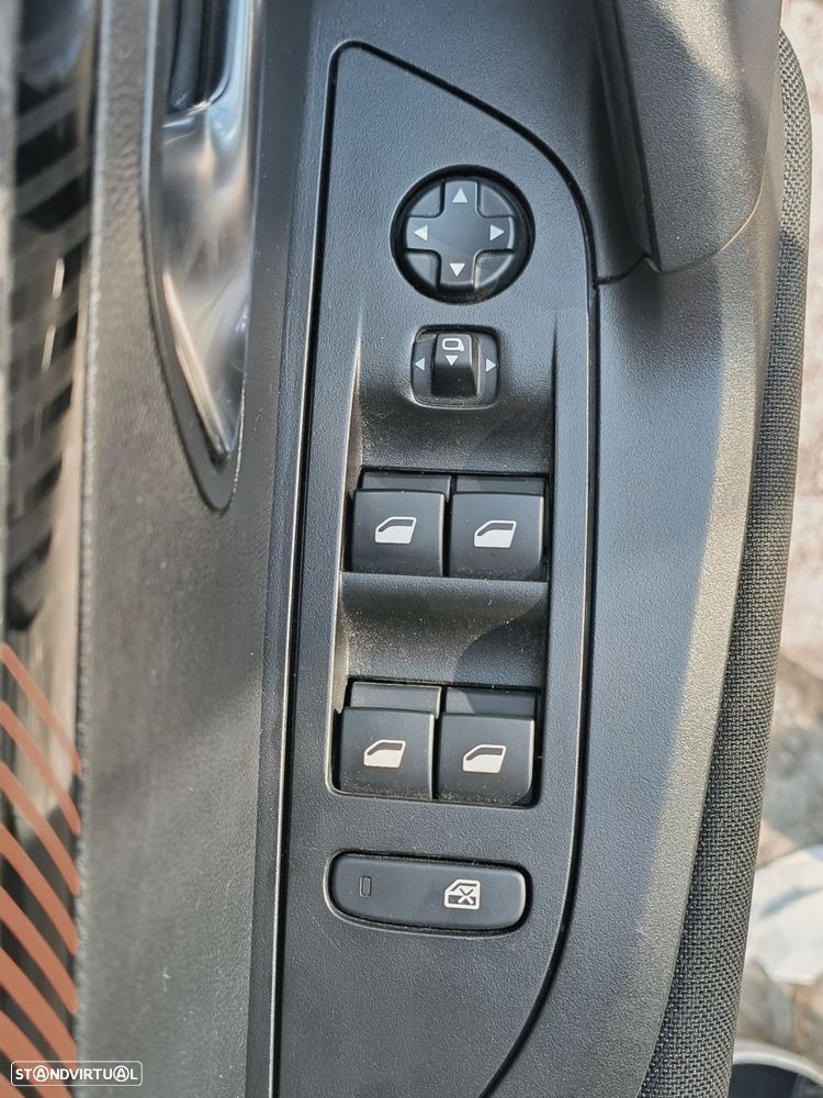 Peugeot e-2008 50 kWh Active Pack - 22