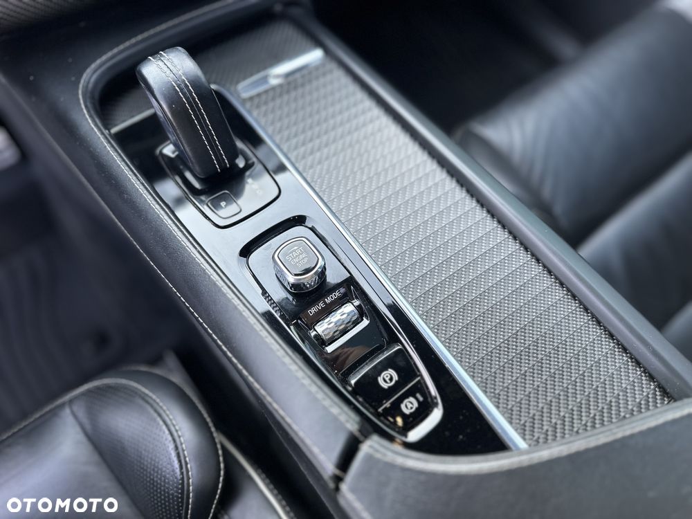 Volvo XC 90 T8 AWD Plug-In Hybrid R-Design 7os - 28