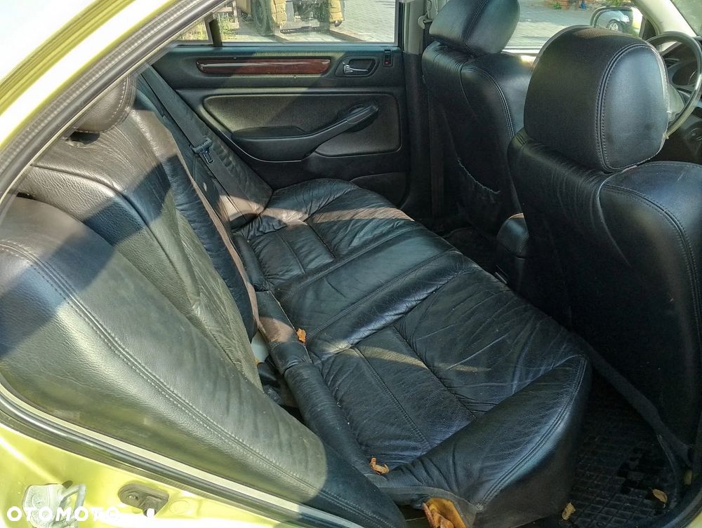 Honda Accord VI (97-00r.) 1.8 B 136KM. Silnik F18B2 Skrzynia.Cały na części. GWARANCJA !!!  Przód Tył Zestaw Komplet Drzwi Klapa Zderzak Błotnik Maska Grill Atrapa Szyba Pas Lampa Lusterko Boczki Fotel Kanapa Kokpit Deska Rozdzielcza Przełącznik Włącznik Sterownik Przewody Wiązka Instalacja Moduł Komputer Czujnik Listwa Pompa Alternator Wtryski Głowica Rozrusznik Kompresor Sprzęgło Dwumas Silnik Skrzynia ABS Klimatyzacji Paliwa Wspomagania Kolektor Turbina Przepustnica Zawór Chłodnica Koło Hak Belka Sanki Zawieszenie Mcpherson Półoś Amortyzator Wydech Tłumik Zacisk Most - 9
