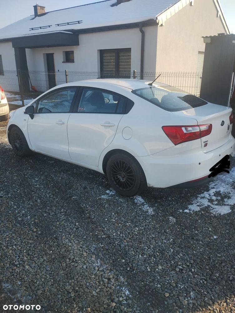 Kia Rio 1.2 L - 3