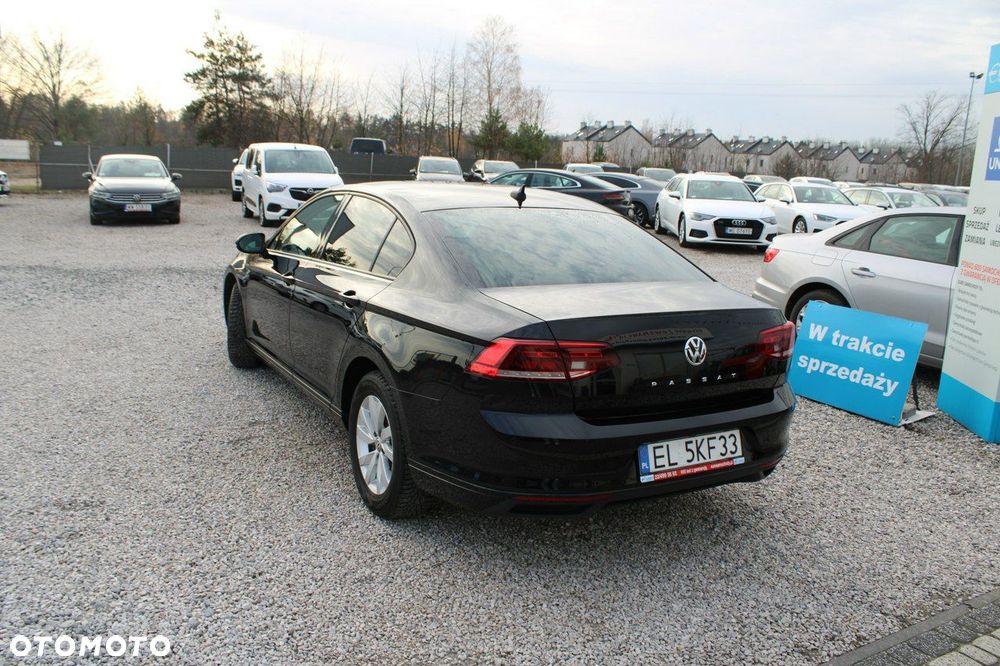 Volkswagen Passat - 8