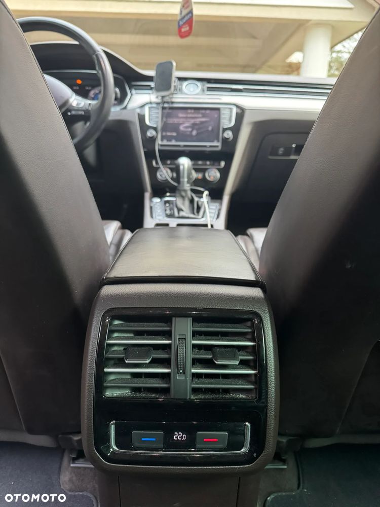 Volkswagen Passat - 12
