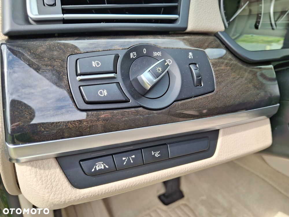 BMW Seria 7 740i - 27