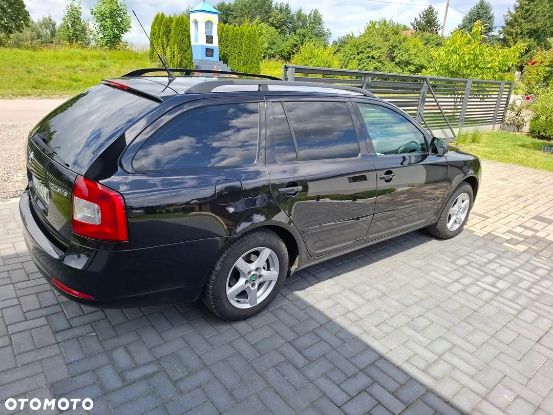 Skoda Octavia 1.6 Combi Ambiente - 1