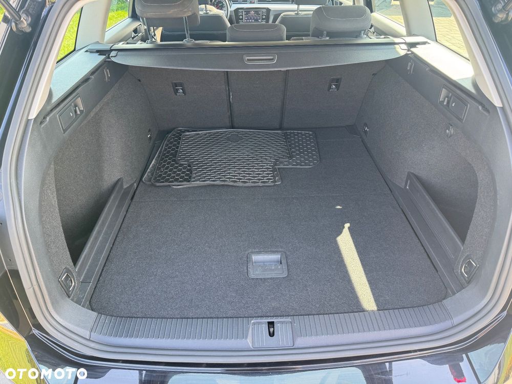 Volkswagen Passat - 29