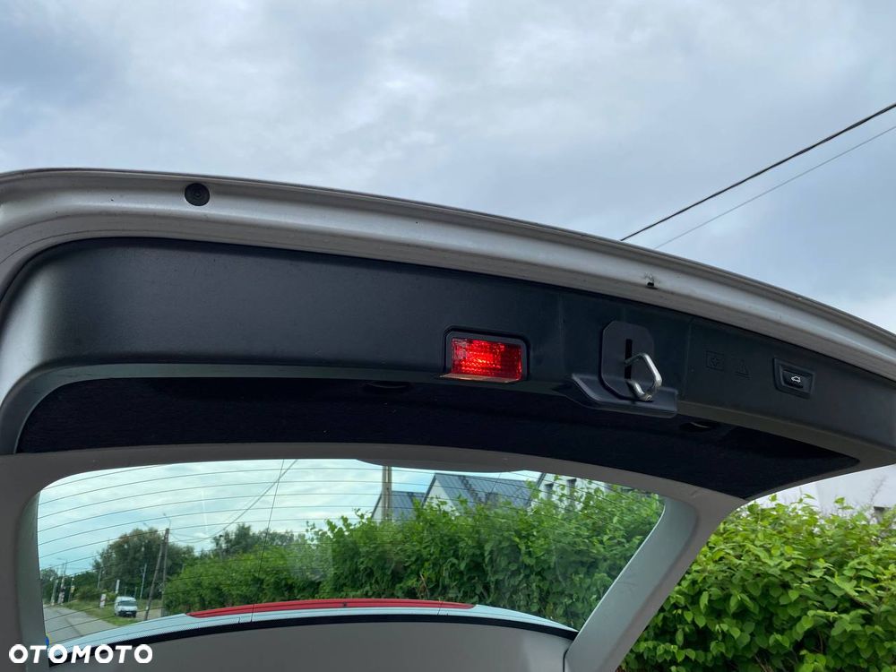 BMW Seria 5 528i xDrive Luxury Line - 13
