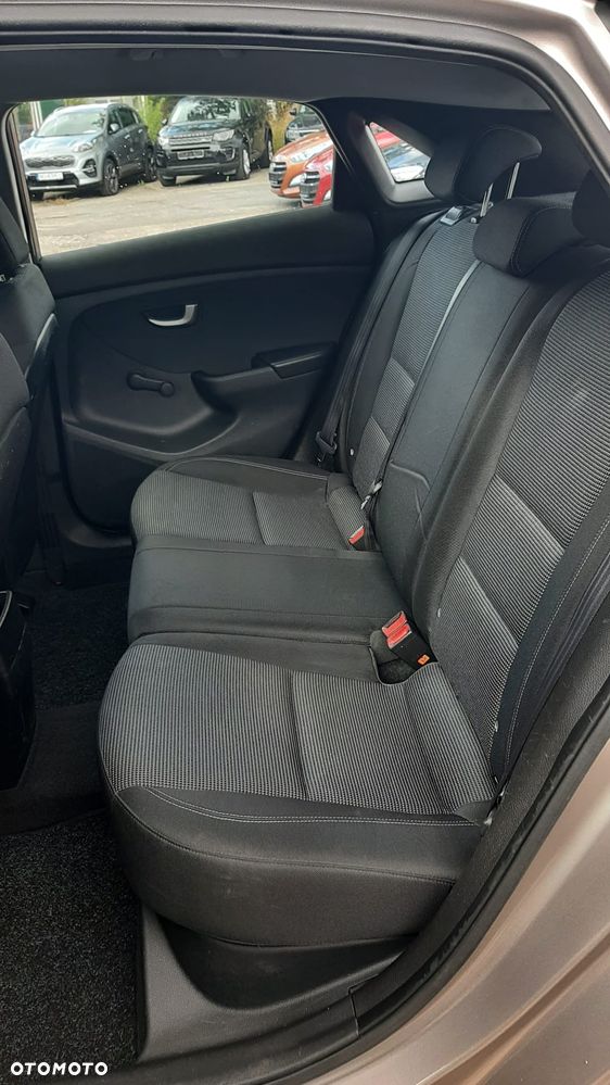 Hyundai i30 blue 1.6 CRDi Classic - 18