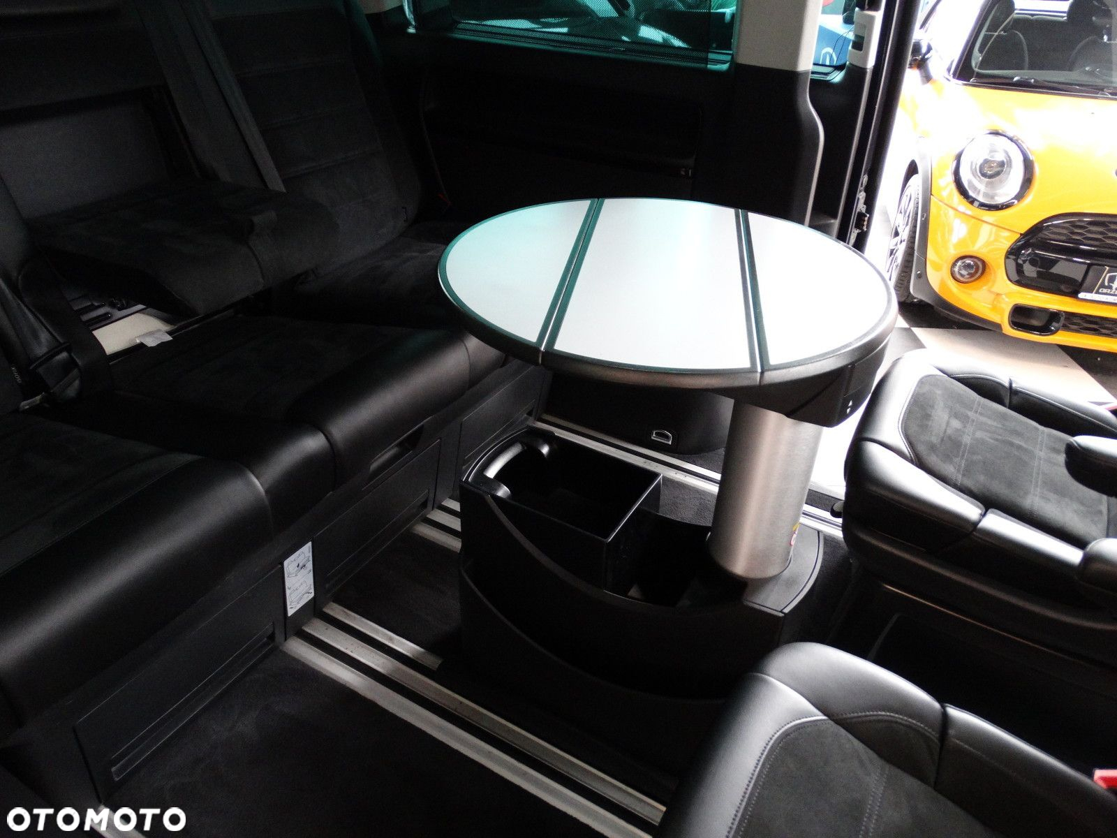 Volkswagen Multivan - 12