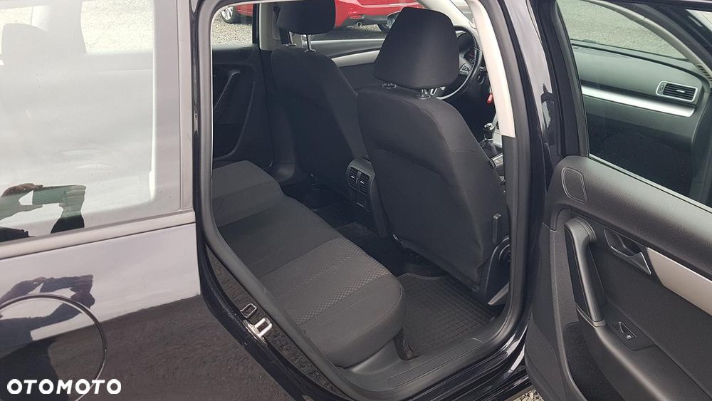 Volkswagen Passat - 25