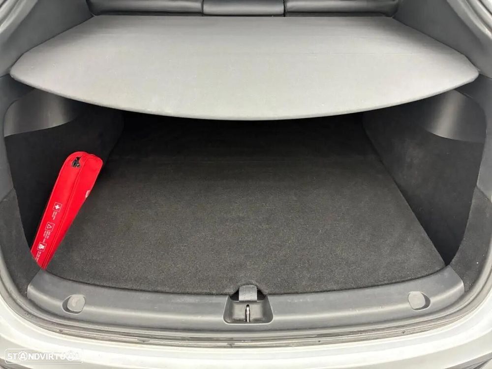 Tesla Model Y RWD - 14