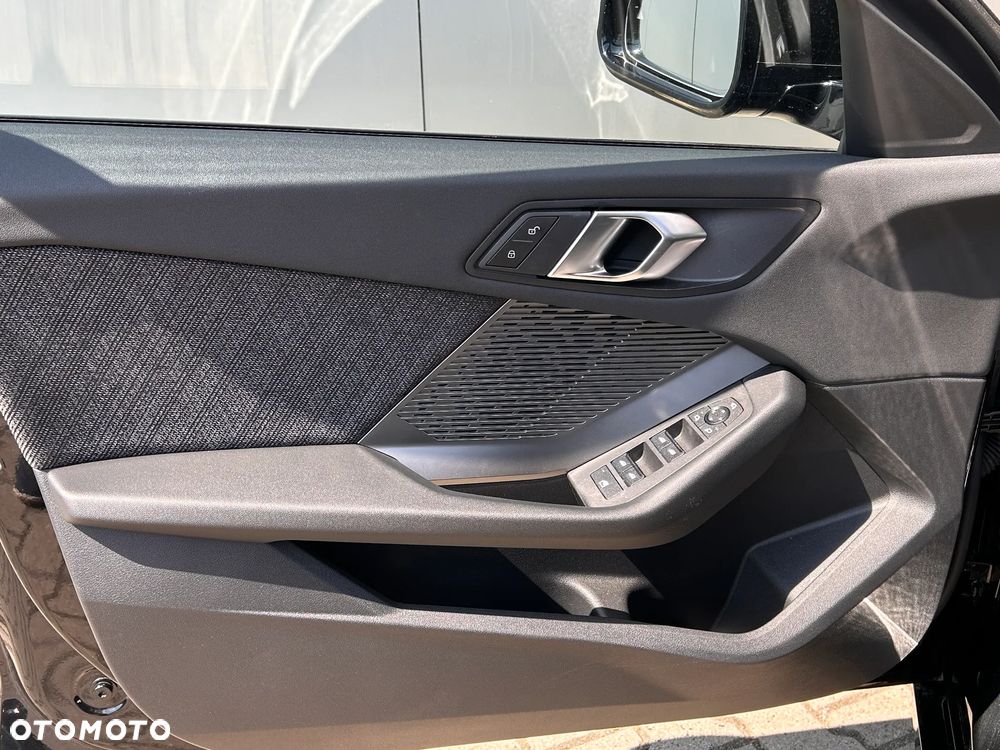 BMW Seria 1 120d mHEV - 14