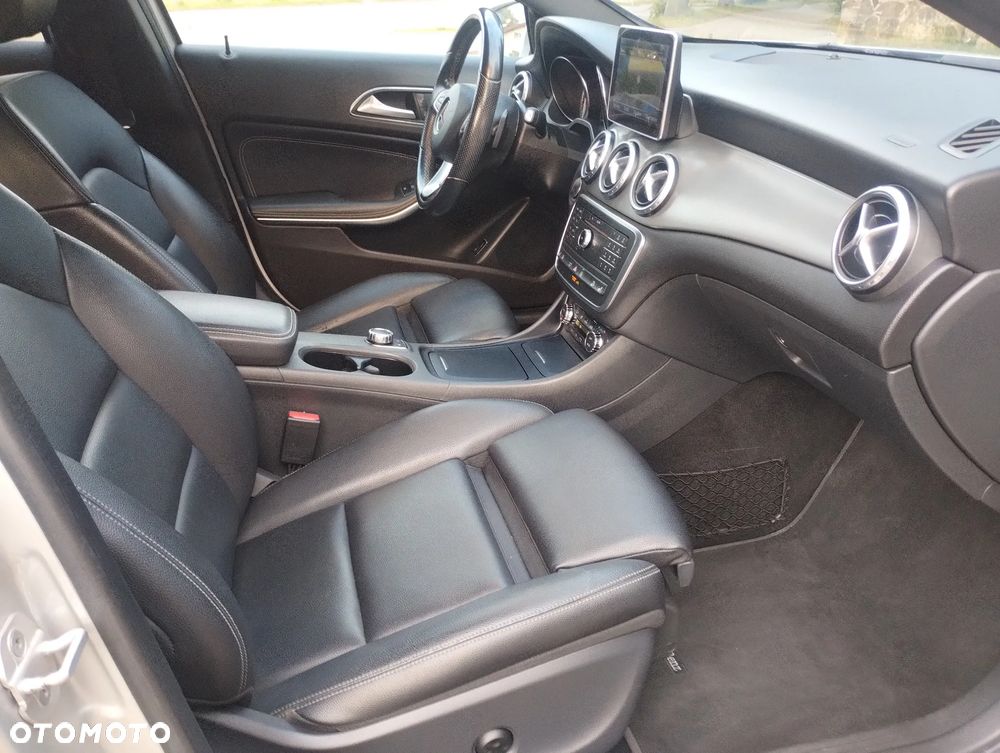 Mercedes-Benz GLA 250 4-Matic AMG Line - 33