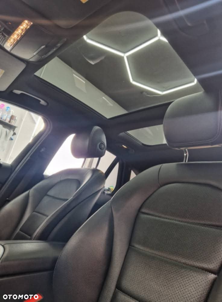 Mercedes-Benz GLC 300 4Matic 9G-TRONIC AMG Line - 13