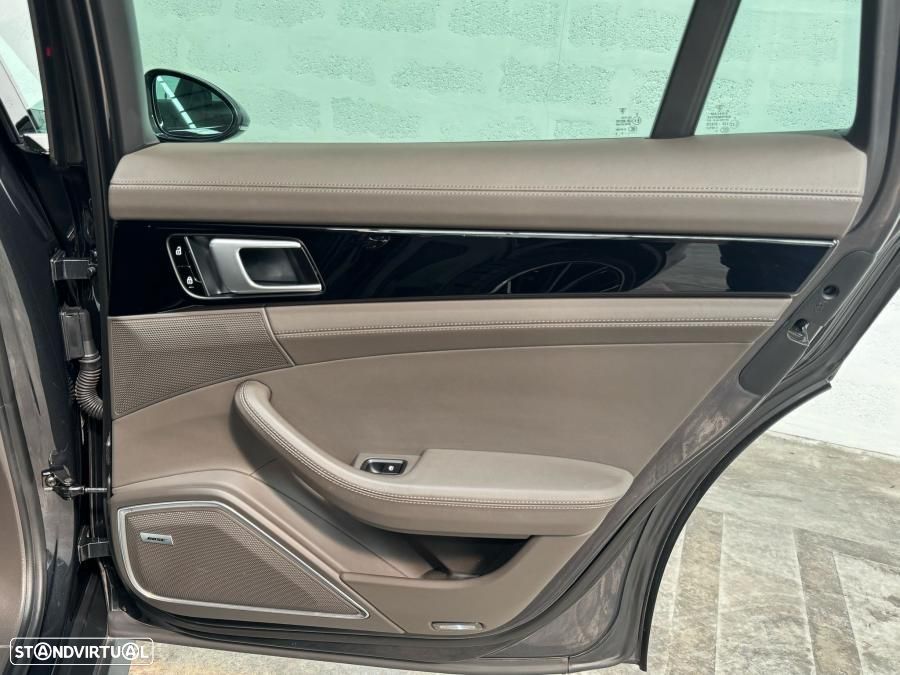 Porsche Panamera 4 E-Hybrid - 54