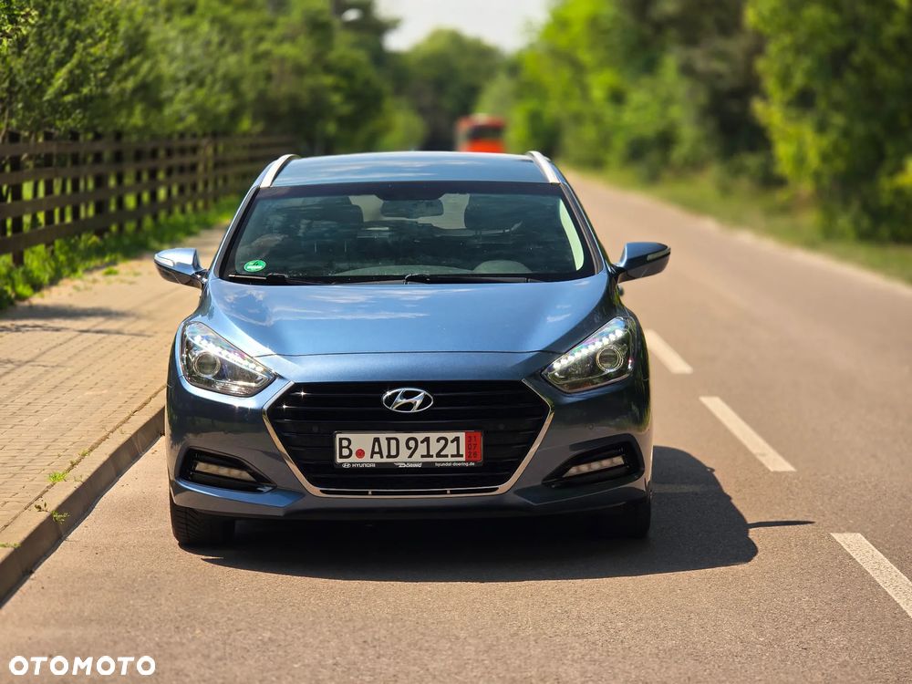Hyundai i40 Kombi blue 1.6 Family+ - 12