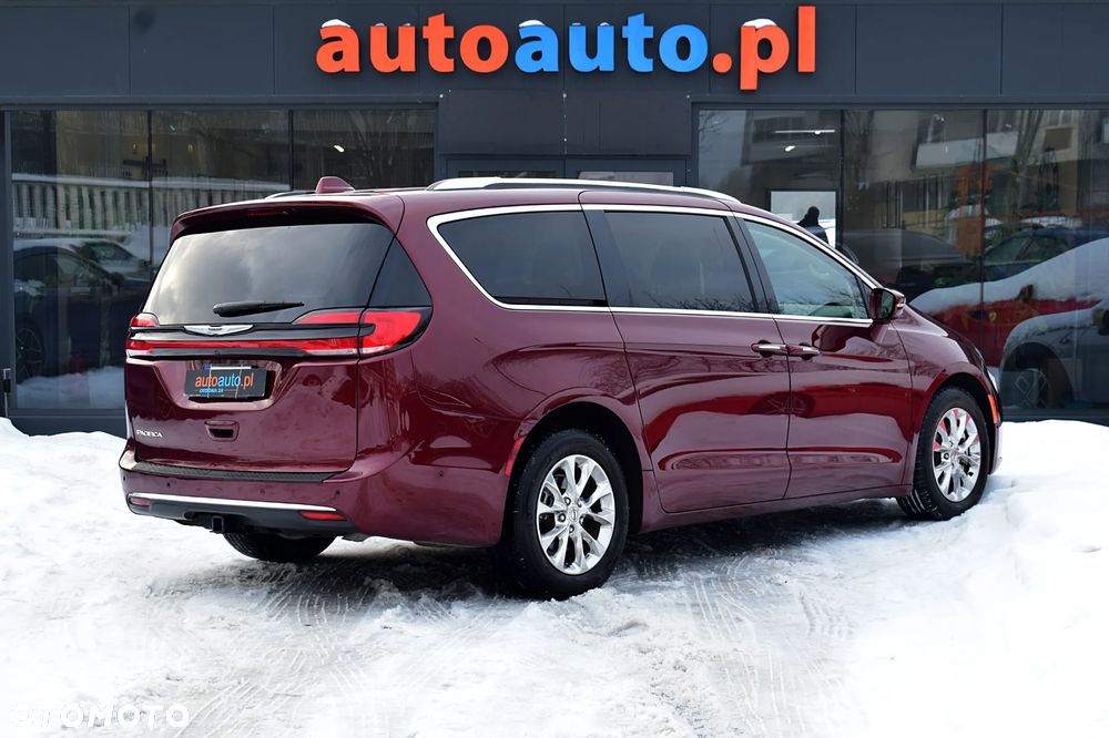 Chrysler Pacifica - 23