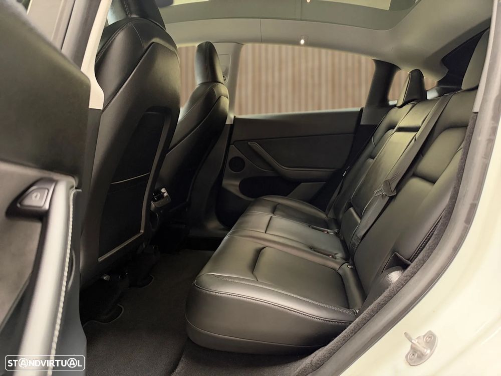 Tesla Model Y Long Range Dual Motor AWD - 12