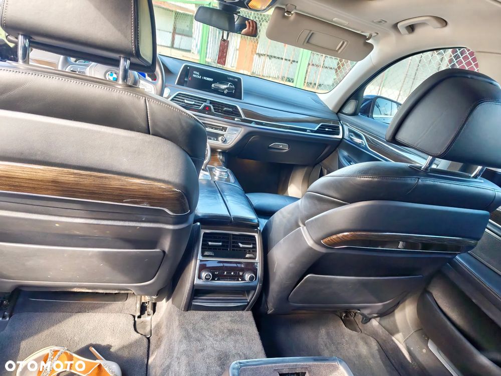 BMW Seria 7 750Li xDrive - 25