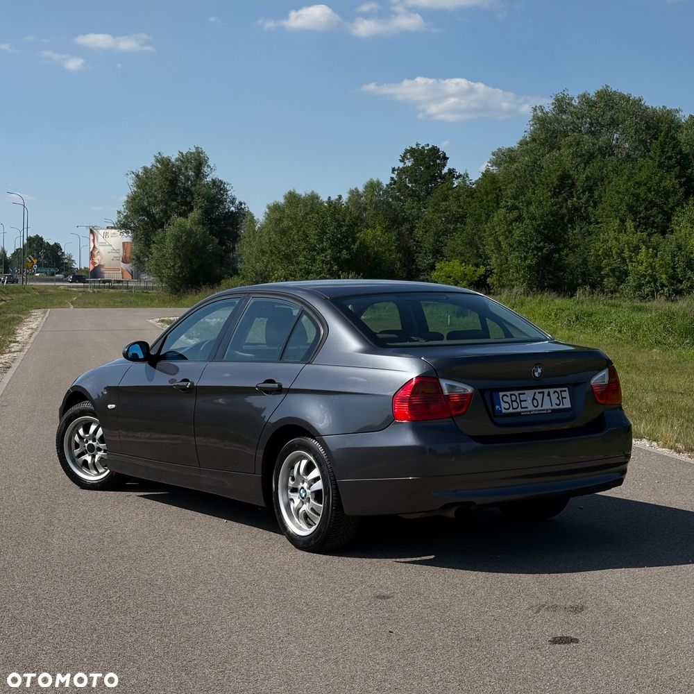 BMW Seria 3 320i - 5