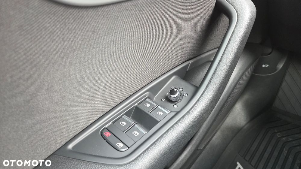 Audi A4 Avant 40 TFSI S tronic - 31