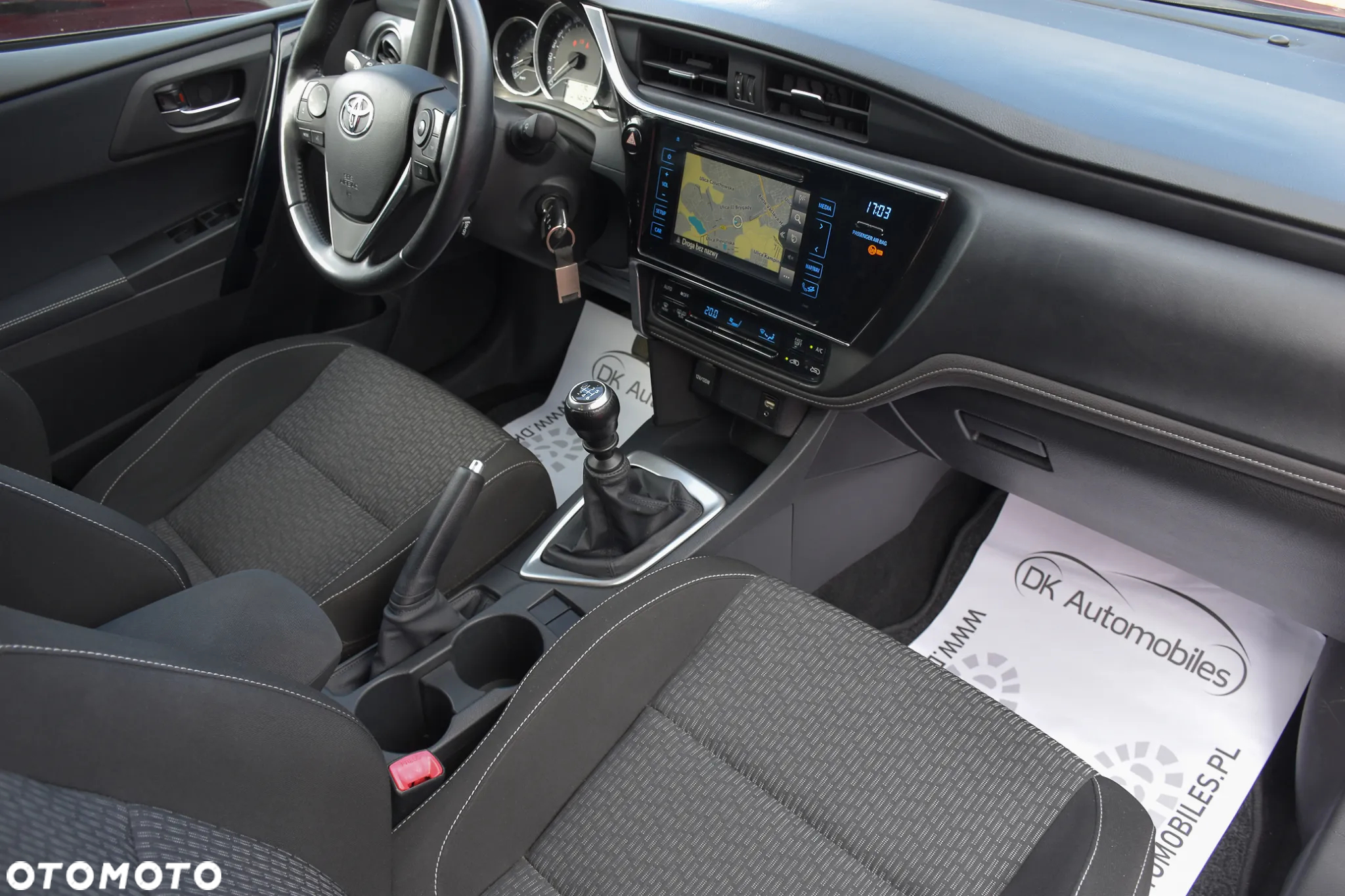 Toyota Auris 1.6 Premium + - 24