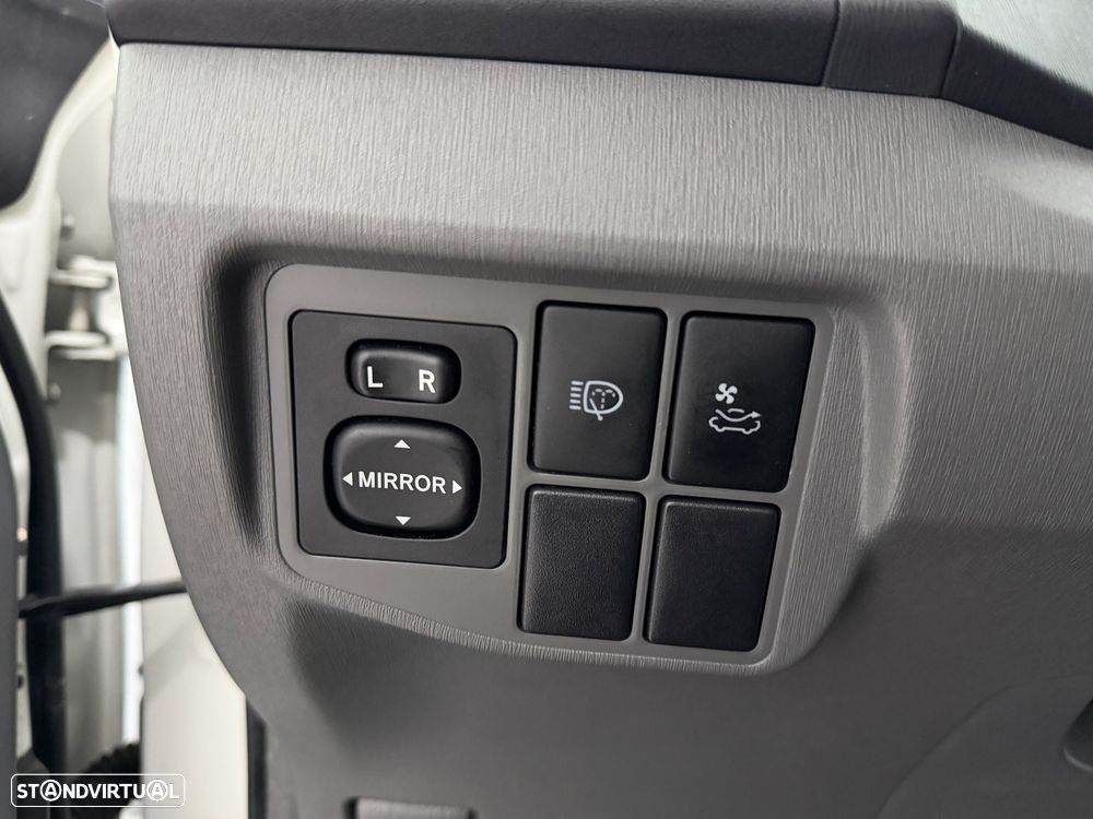 Toyota Prius 1.8 Premium +Pele+GPS+Solar - 25
