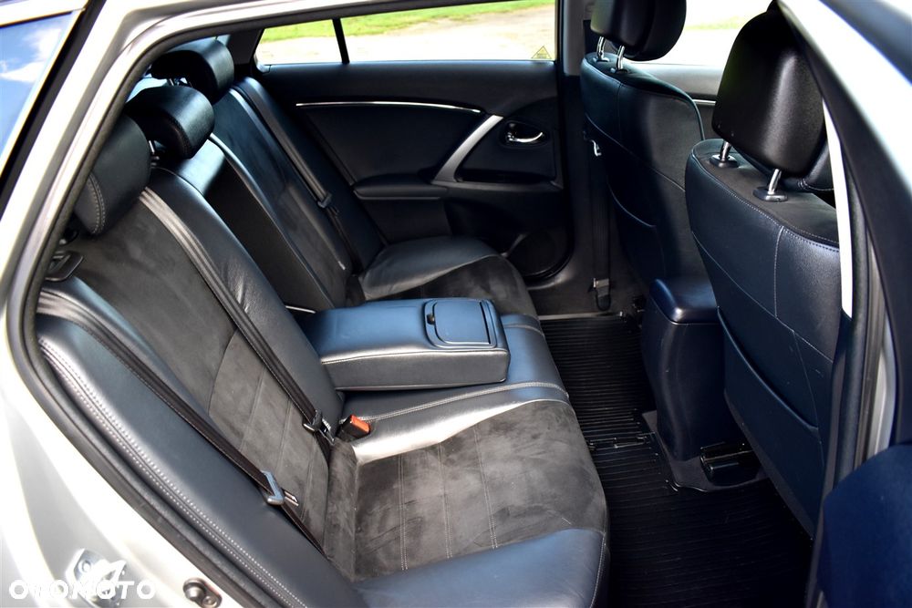 Toyota Avensis Touring Sports 1.8 Business Edition - 19