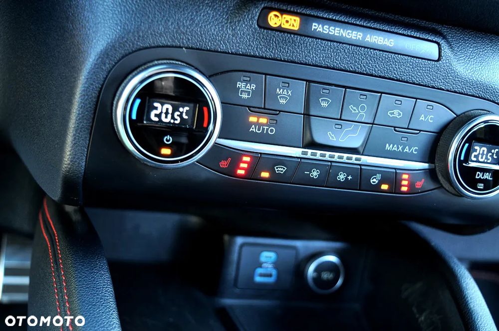 Ford Kuga 1.5 EcoBoost FWD ST-Line X - 34