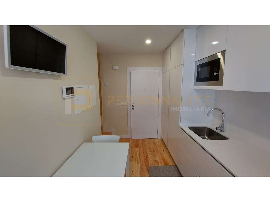 Apartamento T0 MOBILADO - centro histórico - Grande imagem: 4/12
