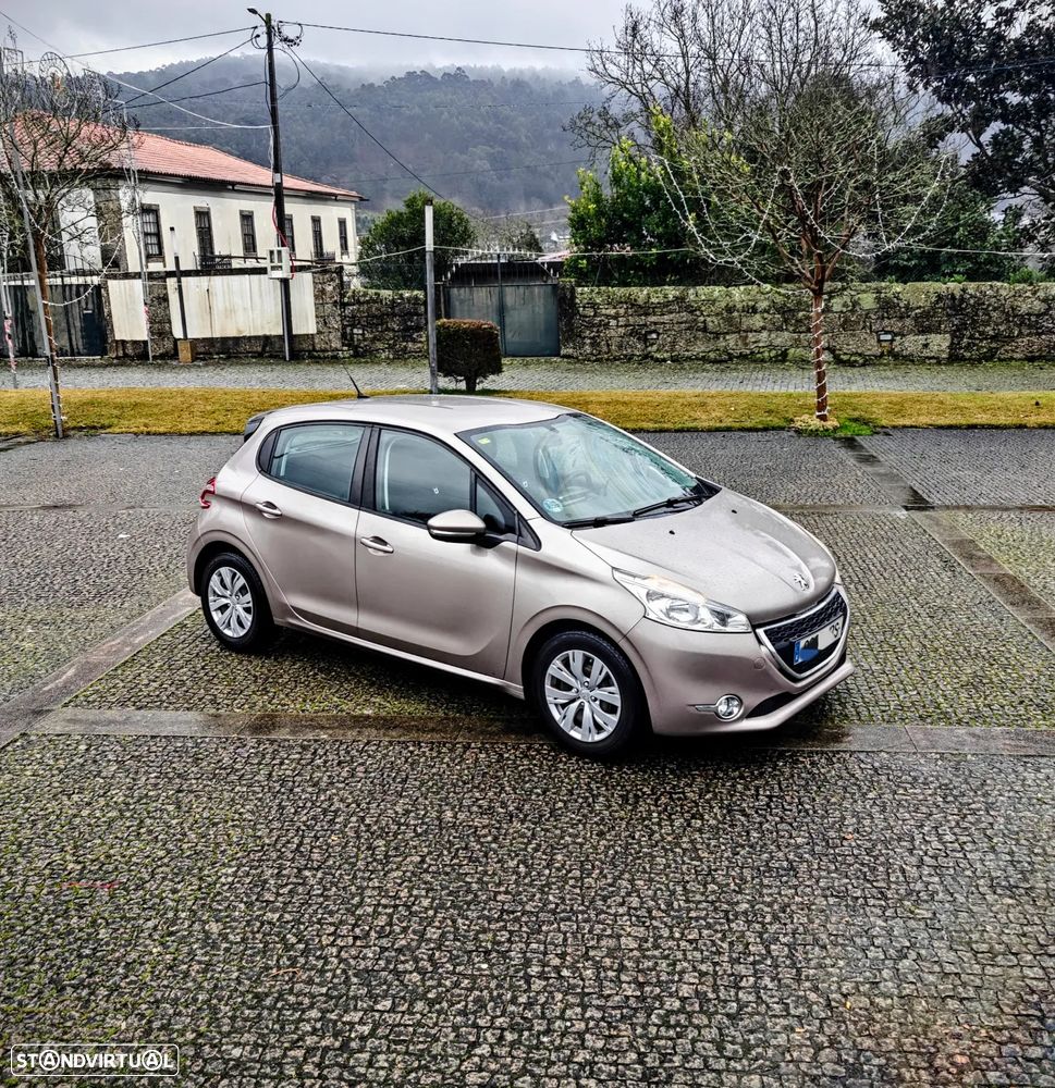 Peugeot 208 1.2 PureTech Signature EAT6 - 27