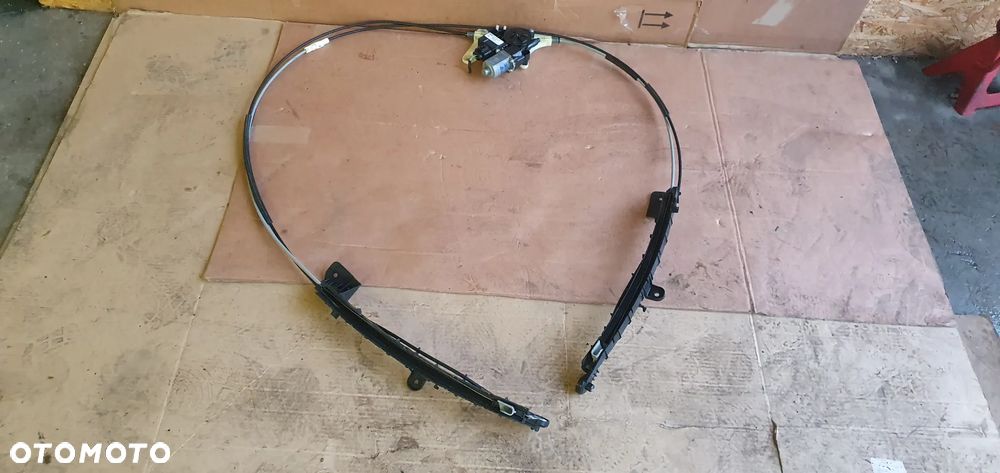 Silniczek mechanizm rolety bagażnika Audi A4 B9 Kombi 8W9863560 - 1