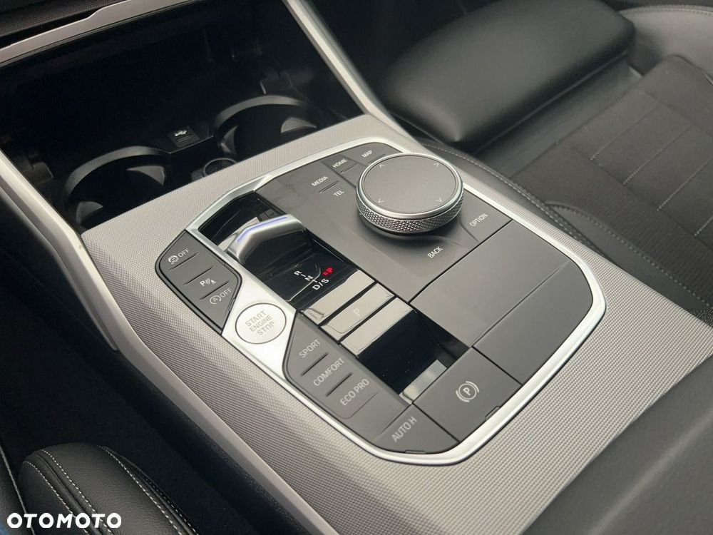 BMW Seria 3 318i - 18