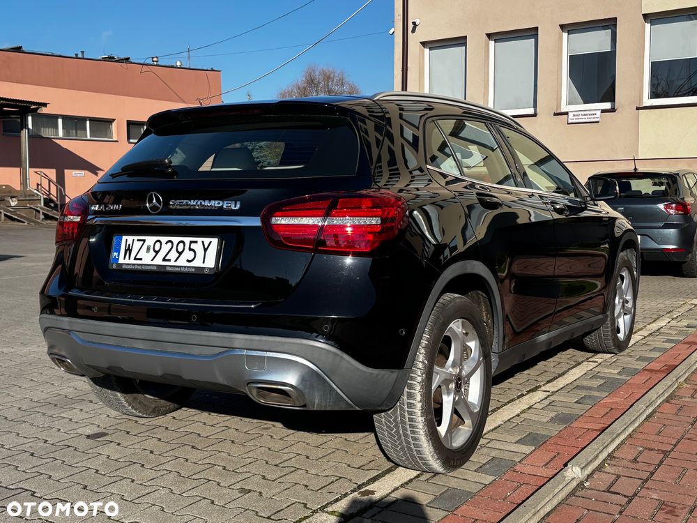 Mercedes-Benz GLA 200 7G-DCT - 9