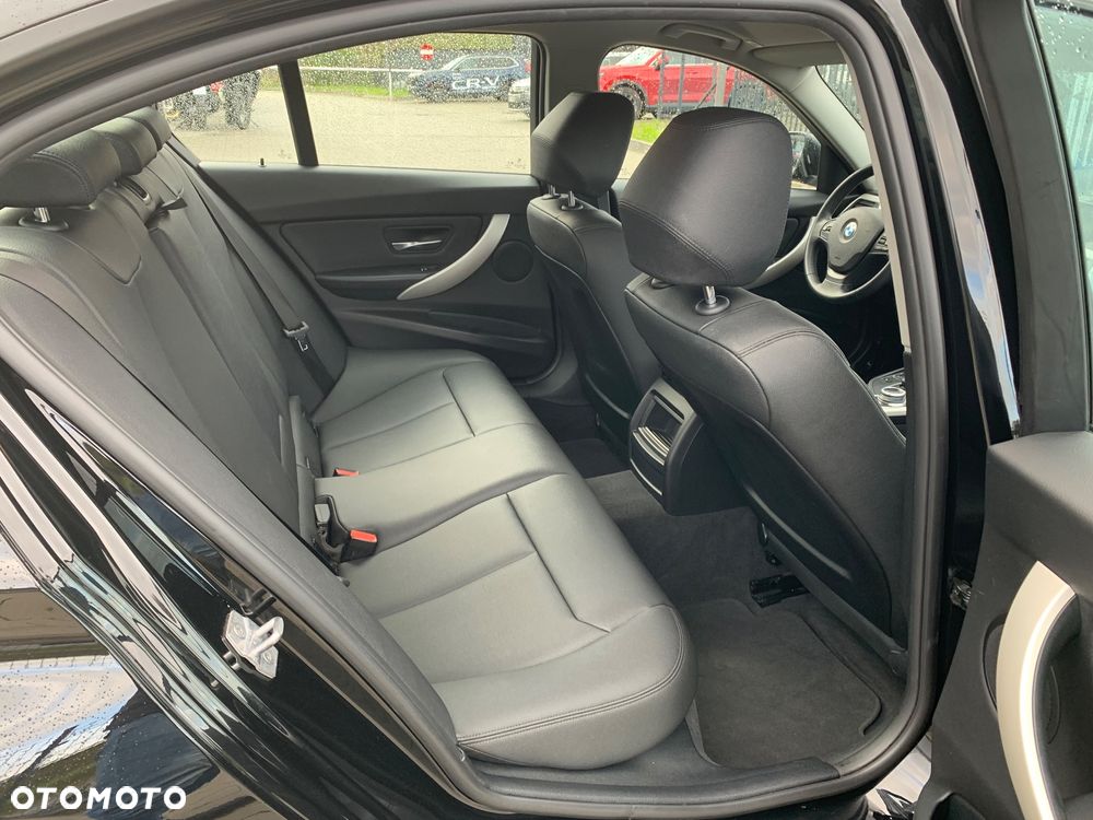 BMW Seria 3 318i Advantage - 28