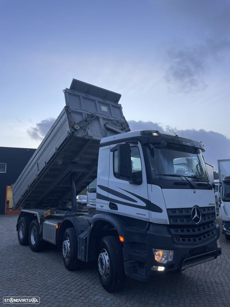 Mercedes Benz Arocs 3243 / 8x4 - Basculante - 1